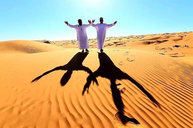 4-Days Private Jamila Sightseeing Tour - Day 1: Bimmah Sinkhole, Wadi Shab, and turtle country