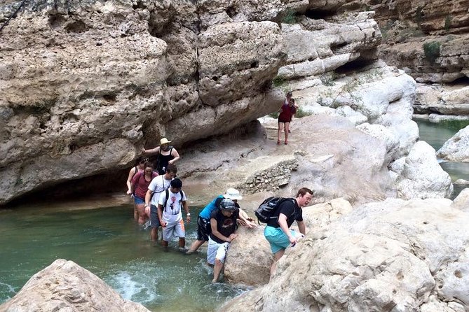5 Days Package TOUR DINA - Day 5: The mountain road into Wadi Bani Awf