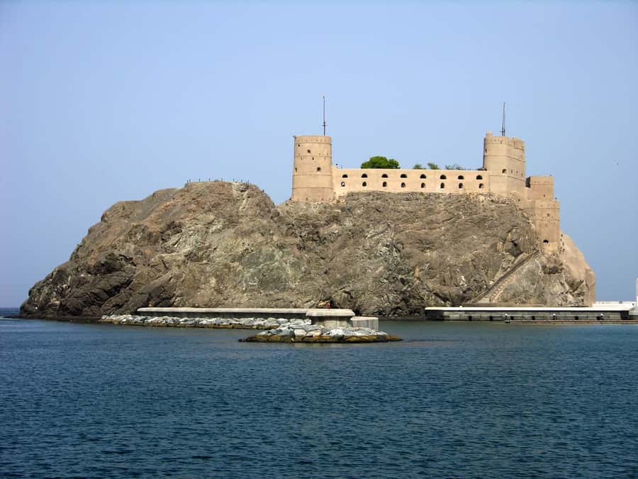 Coastal & Sunset Cruise in Muscat - Qasr Al Alam and the forts of Mirani and Jalali