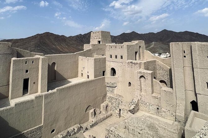 Day Tour to the Enchanting Forts of Nizwa - Nizwa Fort and the massive cannon tower