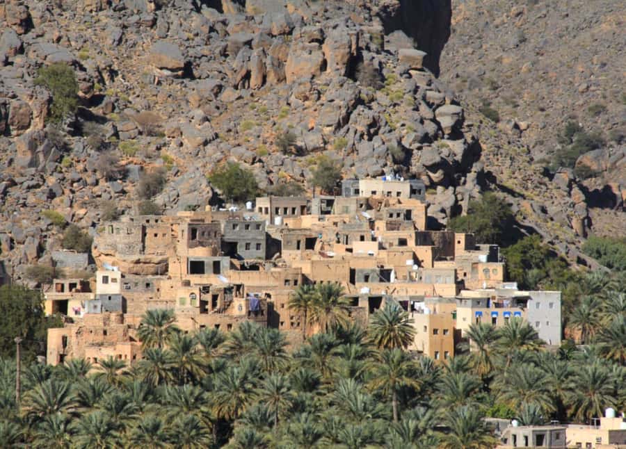 Day Trip to Jabal Shams, Wadi Nakhar, Misfat Al Abriyeen - Walking into Wadi Nakhar