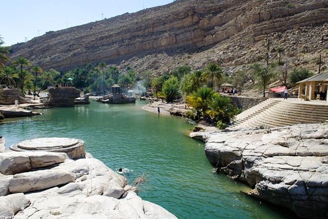 Desert Safari Sharing Tours - Guiding style: warm service, uneven commentary