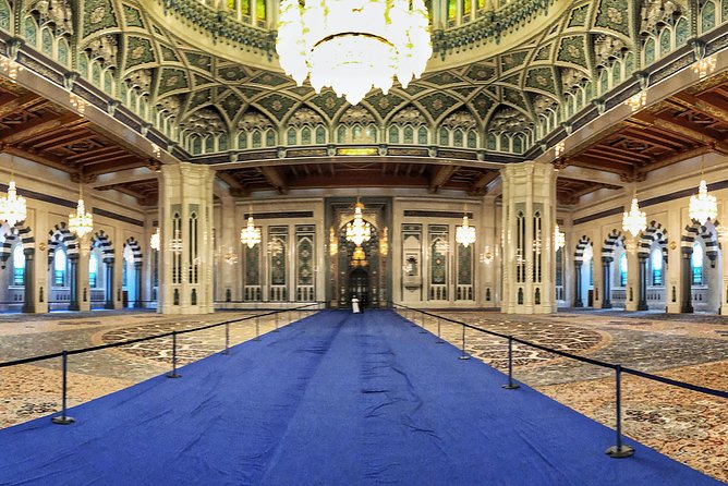 Discover Muscat: Group City Tour - Sultan Qaboos Grand Mosque: the morning centerpiece