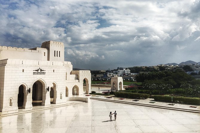 Discover Muscat: Group City Tour - Al Alam Palace: a short, photogenic pause