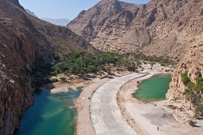Discover the South and Wadi Shab from Muscat - Lunch and the value of the $100 price