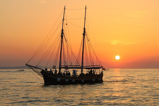 Evening Sunset Dhow Cruise Tour - Muscat - The Corniche and Muscat’s coastal views