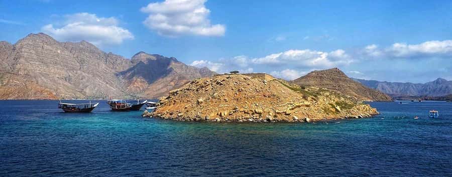 From Dubai to Norway of Arabia|Telegraph Island| Dhow Cruise - Boarding the dhow at Khasab Harbor