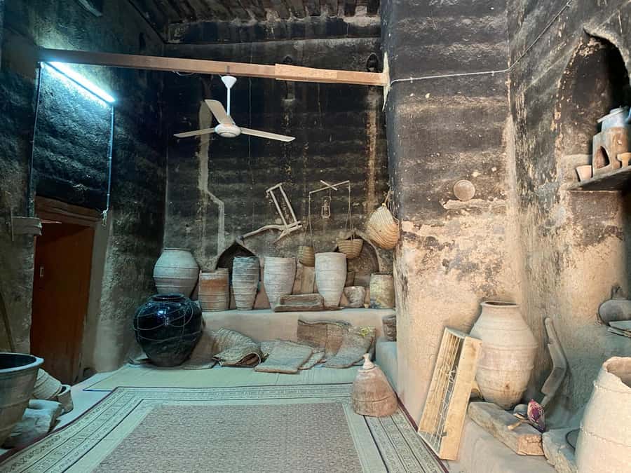 From Muscat: Nizwa & Al Hamra with Jebel Shams Night Stay - The guide can make or break the cultural stops