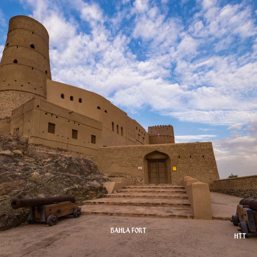 From Muscat: Nizwa, Bahla, and Jabrin Tour with Forts - The private vehicle and guide make a difference