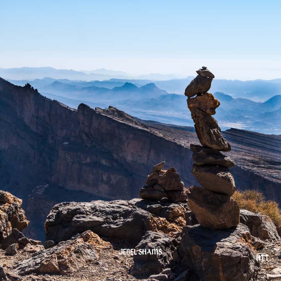 From Muscat: Nizwa Day Trip with Grand Canyon - Jebel Shams and the big payoff