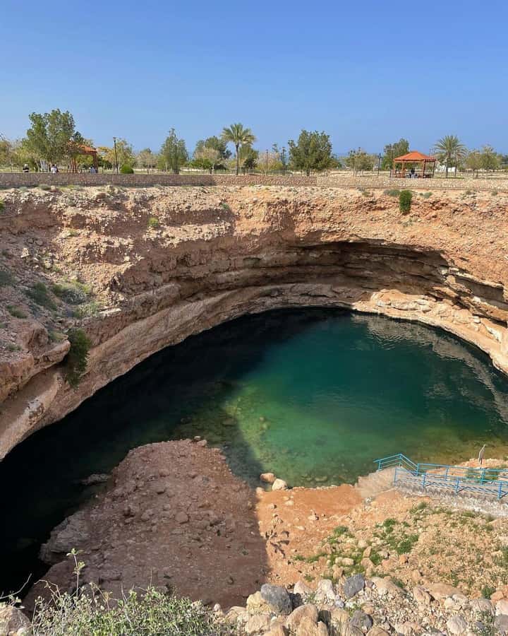 From Muscat:Private Wadi Shab and Bimmah SinkHole Tour - Who should book this private Wadi Shab tour?
