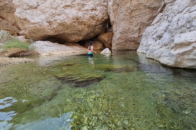 Full-Day Bimmah Sinkhole and Wadi Al Arbeieen Tour - Fins Beach and Oman’s white coastal sand