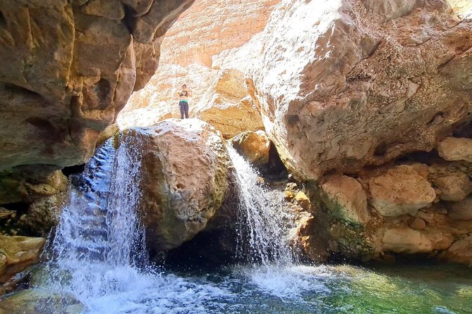Full-Day Bimmah Sinkhole and Wadi Al Arbeieen Tour - Wadi Shab is a photo stop, not the main hike