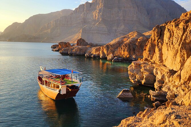 Full day Dhow: Khasab, Musandam: Dolphins, Snorkeling & Fjords - Service, comfort, and the language question