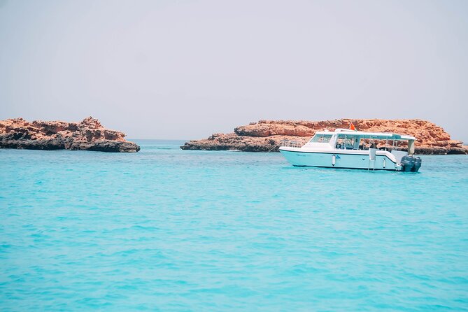 Full Day Dimaniyat Island Excursion - Reaching one of the nine Dimaniyat Islands