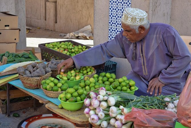 Full Day Nizwa & Jebel Akhdar Guided Tour - Nizwa Fort: an hour and a half in Oman’s old capital