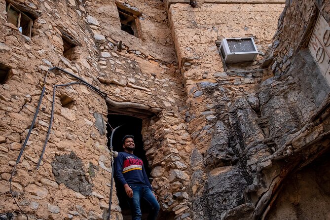 Full-day private tour- Nizwa and Jabal Akhdar - Climbing into Jabal Akhdar