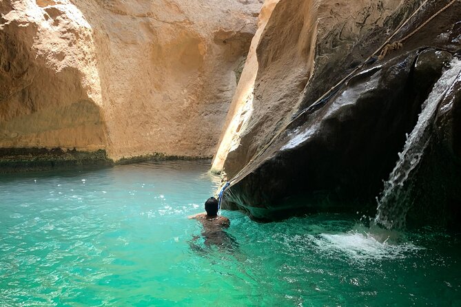 Full Day Private Tour to Wadi Shab and Bimmah Sinkhole - Bimmah Sinkhole: a memorable half-hour stop