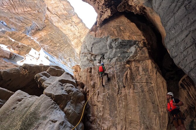 Full Day - Snake Canyon Adventure Tour in Jebel Shams region - A five-hour route of water, rock, and caves