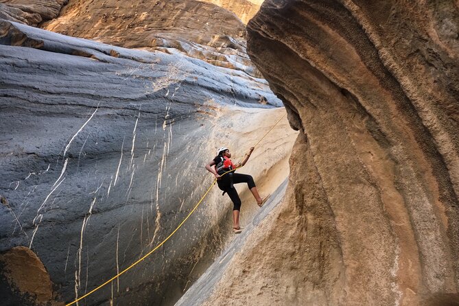 Full Day - Snake Canyon Adventure Tour in Jebel Shams region - Who should book this canyon adventure?
