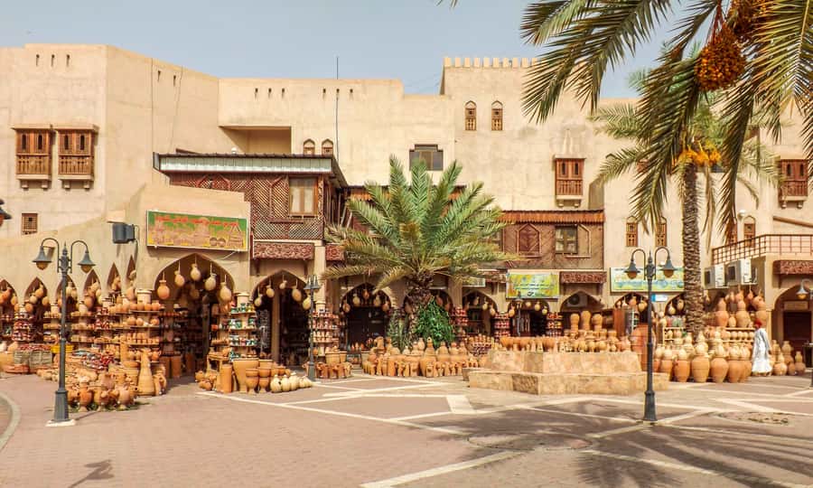 Full-Day Tour in Oman: Enchanting Forts of Nizwa and Jabreen - Nizwa Fort and its giant cannon tower
