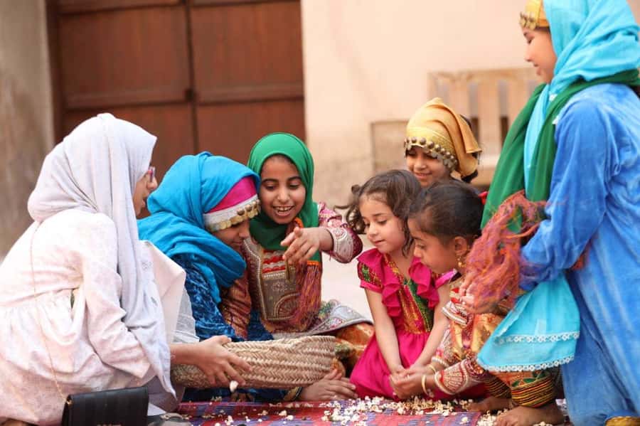 Full-Day Tour in Oman: Enchanting Forts of Nizwa and Jabreen - What the guides add to a tightly timed route