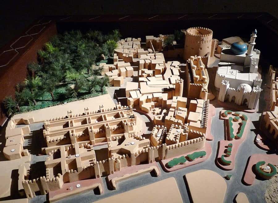 Full-Day Tour in Oman: Enchanting Forts of Nizwa and Jabreen - Food, timing, and what to carry
