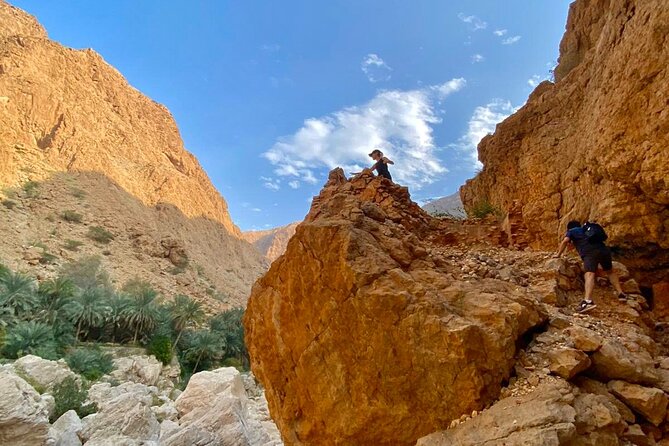 Full Day Tour in Wadi Shab - Tiwi and the coastal road between the stops