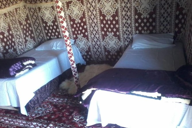 Golden Dunes Getaway: Overnight Safari in Salalah’s Empty Quarter - A Short Pause in Thumrait