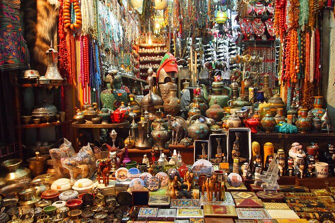 Half-Day Private Muscat City Tour- with a local guide - Stop three: Mutrah Souq’s old market lanes