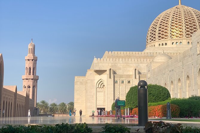 Half-Day Private Tour in Muscat City Oman - Qurum Beach, Omani bread, honey, and karak tea