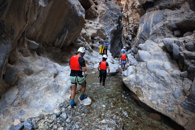 Half Day - Snake Canyon Adventure Tour in Jebel Shams - Scrambling, pools, and caves over three kilometers
