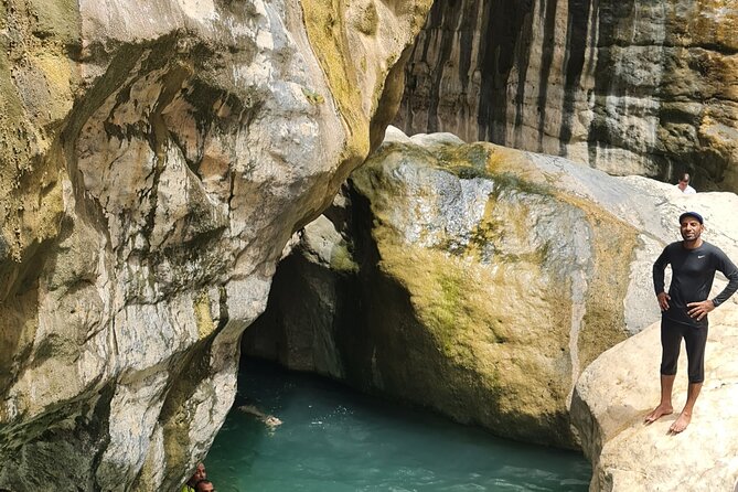 Hidden Gems of Oman: Sinkhole, Fins Beach & Wadi Tiwi Adventure - Bimmah Sinkhole and its sea-side setting