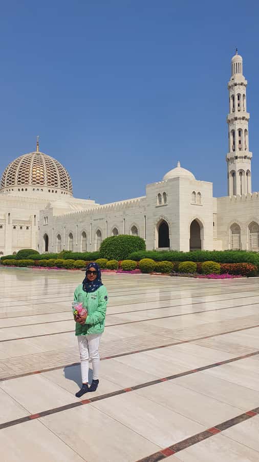Highlights of Muscat city tour in private car with guide - Shopping through Muttrah Souq