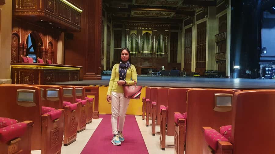 Highlights of Muscat city tour in private car with guide - A private car, but is it a guided tour?