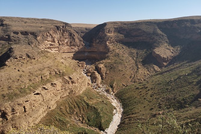 Hike to Taiq Cave - Sinkhole and Baobab forest - Teeq Cave and the 211-meter Tawi Attair drop