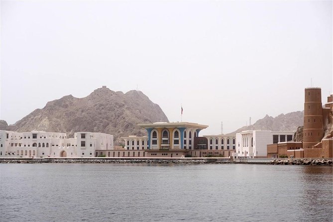 Historical Muscat Sunset Tour - The sunset stop behind the mountains