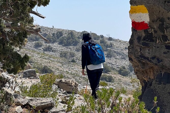 Jebel Shams summit W4 - The summit day begins before the heat builds