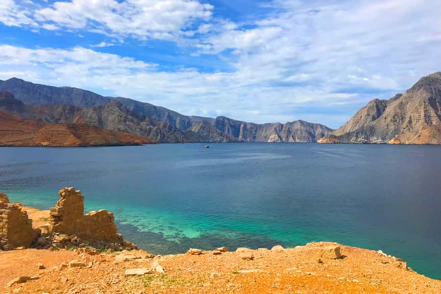 Musandam/Khasab: Overnight Dhow Cruise with Camping and BBQ - Seafood lunch and a relaxed afternoon afloat