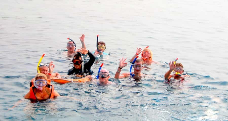 Muscat: 4-Hour Snorkeling Tour with Dolphin watching - Three hours of snorkeling and dolphin watching