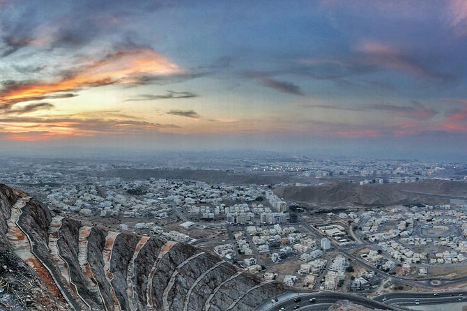 Muscat: City Highlights Experience with Transfer - Bait Al Zubair for Omani objects and dress