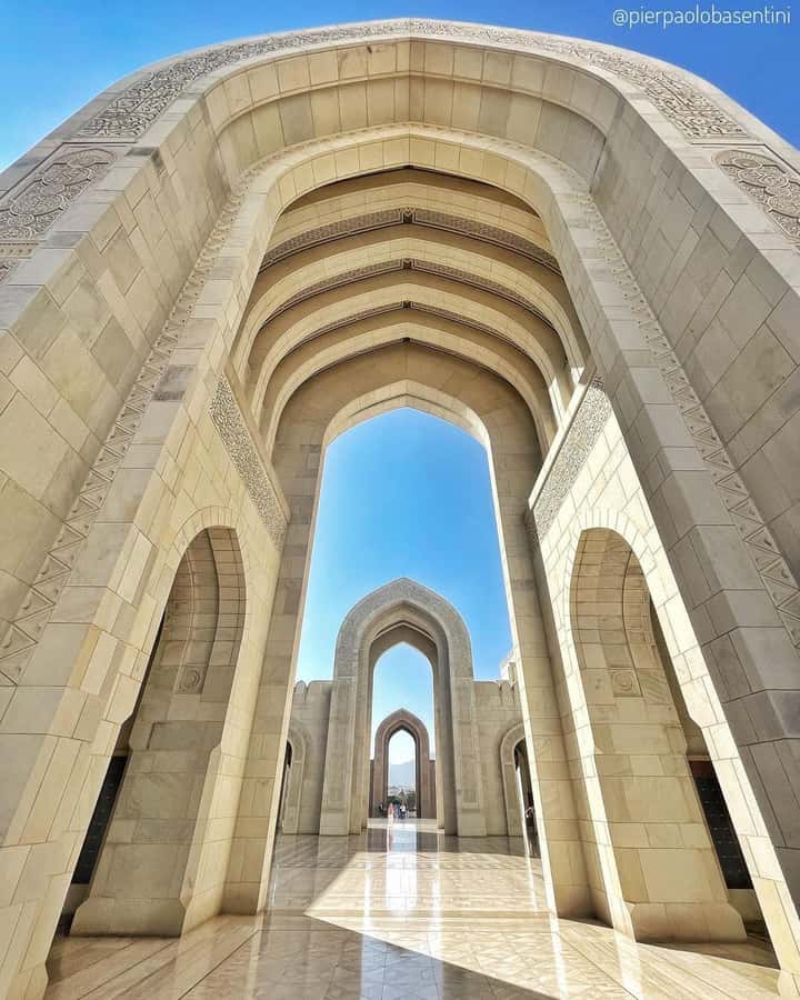 Muscat City Tour and life with Omani Guy ( luxury car). - What the guide adds, and where to stay alert
