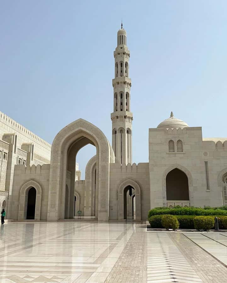 Muscat City Tour and life with Omani Guy ( luxury car). - Starting with the Sultan Qaboos Grand Mosque