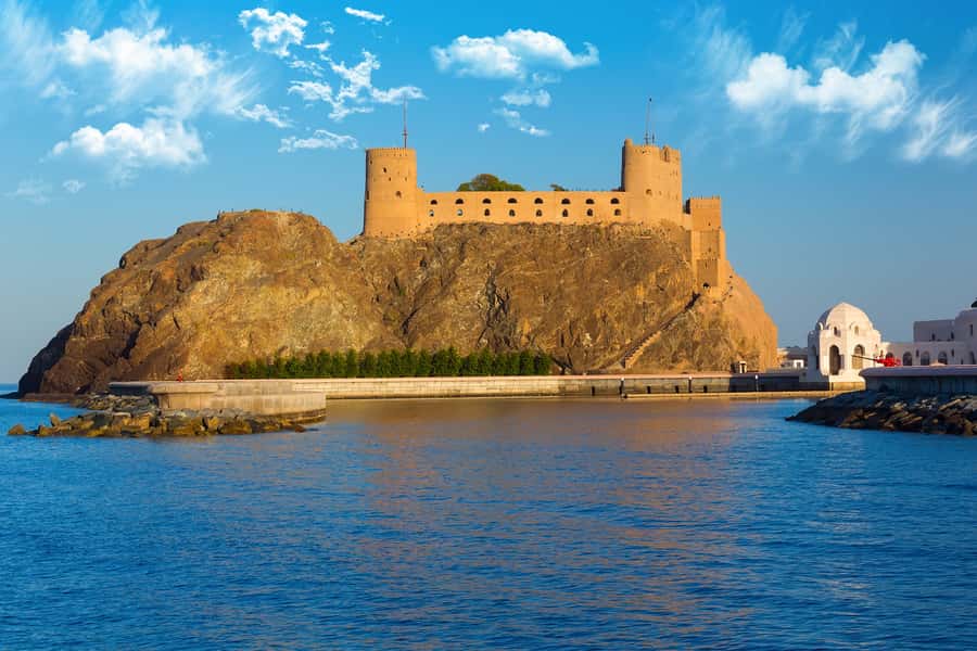 Muscat: City Tour of Grand Mosque, Old Souqs, Museum, & Fort - Sultan Qaboos Grand Mosque: Begin With Quiet Grandeur