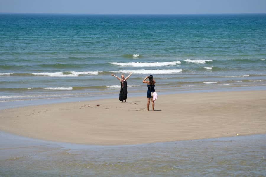 Muscat: Day Tour with Omani Lunch, Hotel Pickup, and Airfare - Muttrah Souk, Oman’s traditional shopping stop