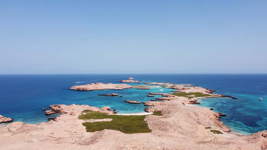 Muscat: Daymaniyat Island Scuba Dive 2 locations + BBQ Lunch - The second site and the value of two locations