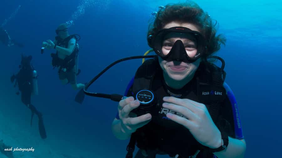MUSCAT: Daymaniyat Island Snorkeling & Try-Dive + BBQ Lunch - A BBQ lunch during the surface interval