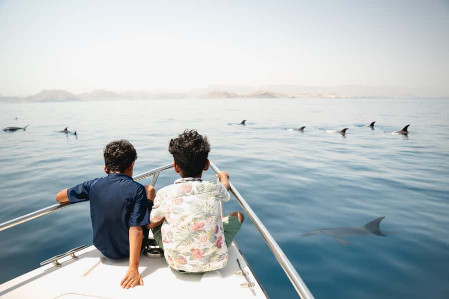 Muscat: Daymaniyat Islands Snorkeling Trip with QTours - Snacks, drinks, and time between swims