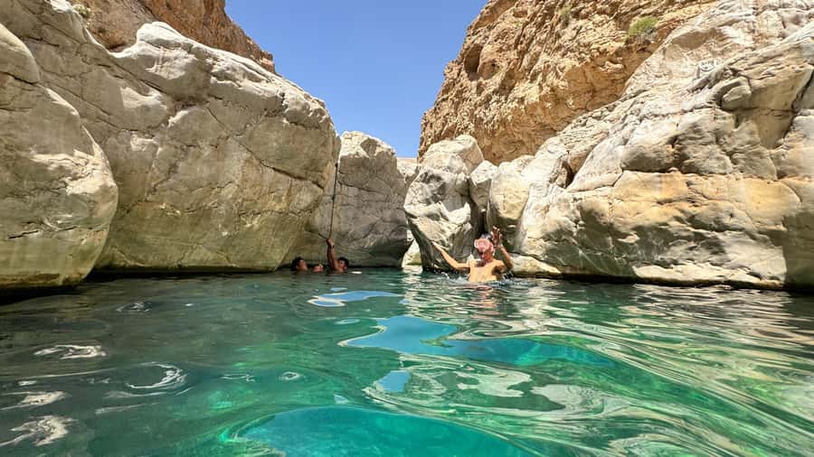 Muscat: Desert & Wadi Bani Khalid Tour with Quad Bike Option - Lunch at a local café