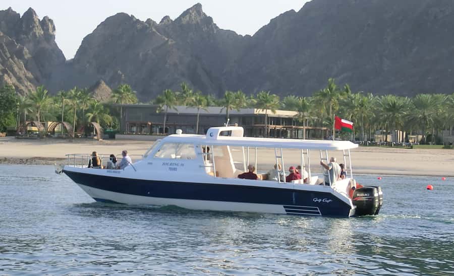 Muscat: Dolphin Watch & Snorkel Excursion - The 40-minute snorkeling stop